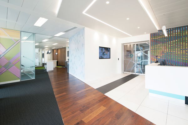 上?？萍脊巨k公樓過道如何裝修設(shè)計